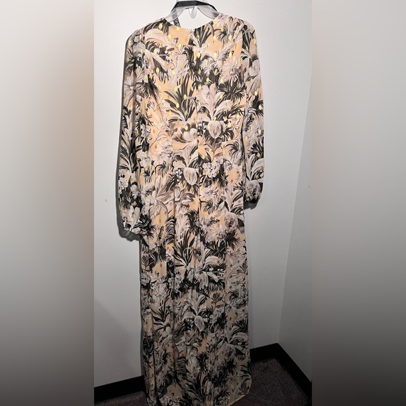 🚨🚨NWT FASHIONNOVA NEW YEAR CHRISTMAS DRESS 🚨🚨 - Picture 4 of 7